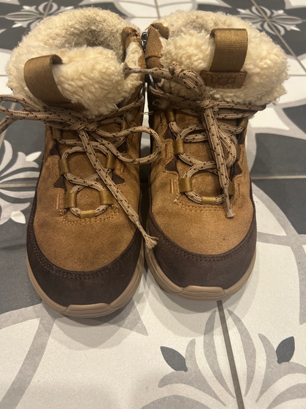 UGG - Terre Trail Kids Brown Suede Winter Boots with Sherpa Lining